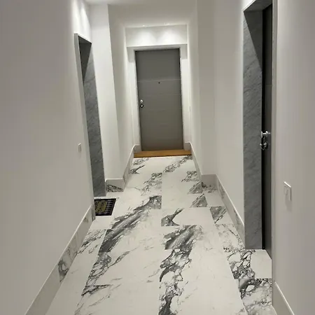 In Piazza Colombo Apartment