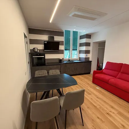 In Piazza Colombo Apartment *