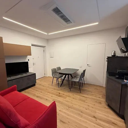 In Piazza Colombo Apartman *