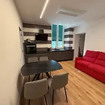 In Piazza Colombo Apartment *